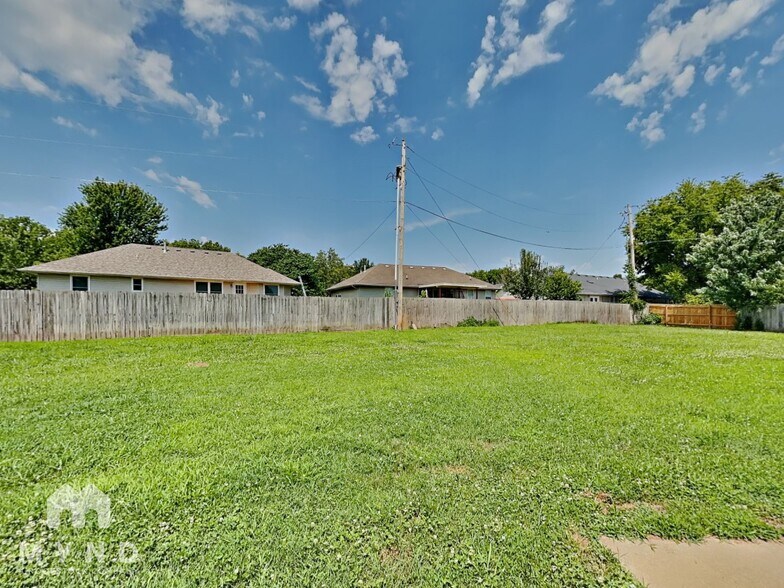 Building Photo - 419 S Sherwood Ave