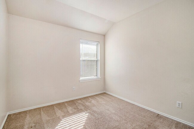 Building Photo - Charming 4-Bedroom, 2-Bathroom Home