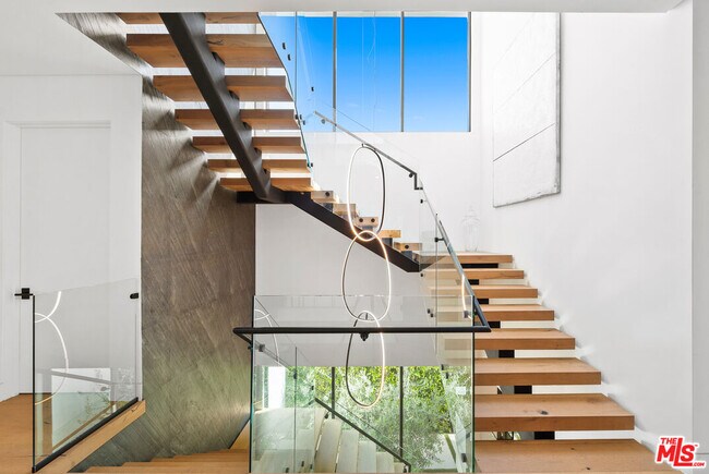 Building Photo - 849 N Spaulding Ave