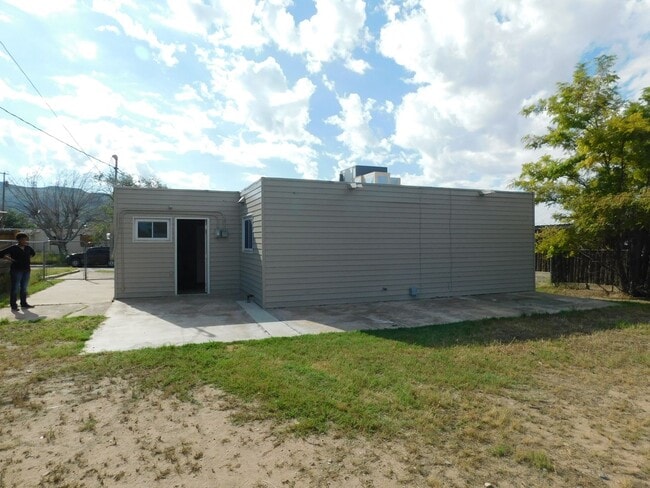 Building Photo - 1803 Mason Dr