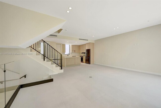 Building Photo - 2692 SW 25th Ave