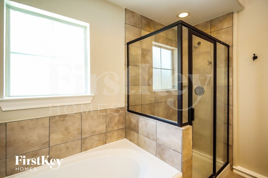 Building Photo - 10738 Clearview Villa Pl