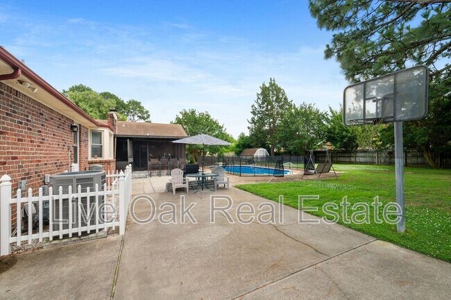 Building Photo - 4505 Wishart Rd