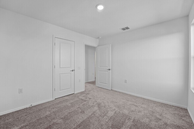 Building Photo - 910 Stricker Path