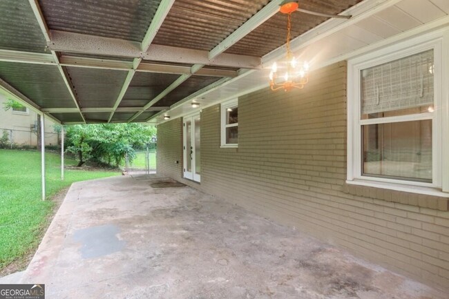Building Photo - 1049 Brookdale Dr