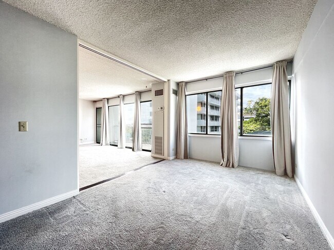 Building Photo - Immaculate Honolulu Condo with Central A/C, Secured Parking, Including Electricity