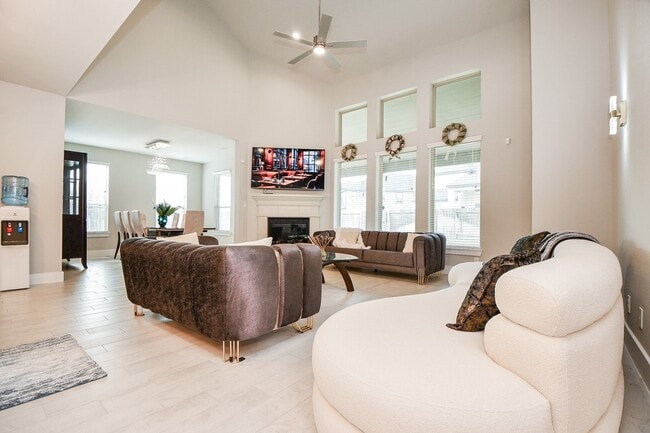 Building Photo - 3430 Majestic Pne Ln