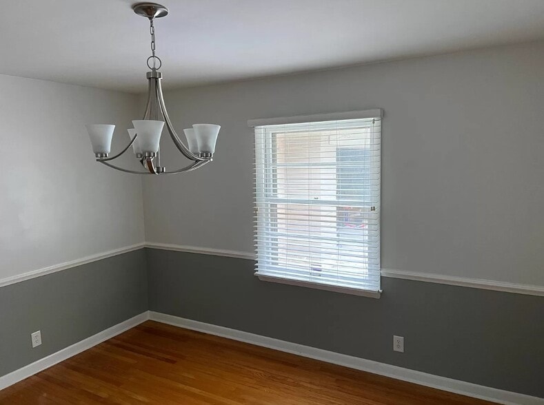 Building Photo - 1120 Ivy Ln