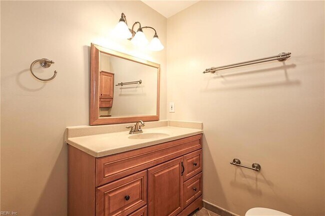 Building Photo - 1008 Hollins College Ct