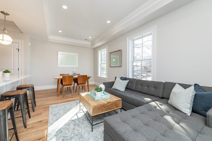 Building Photo - 106 Forest Hills St