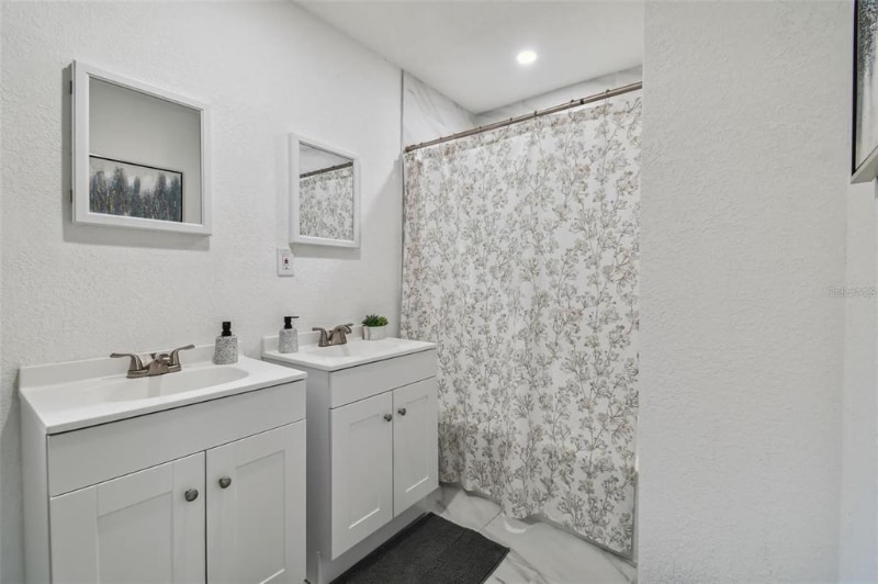 Building Photo - 908 E Cayuga St