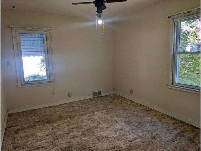 Building Photo - 1049 Gorman Ave