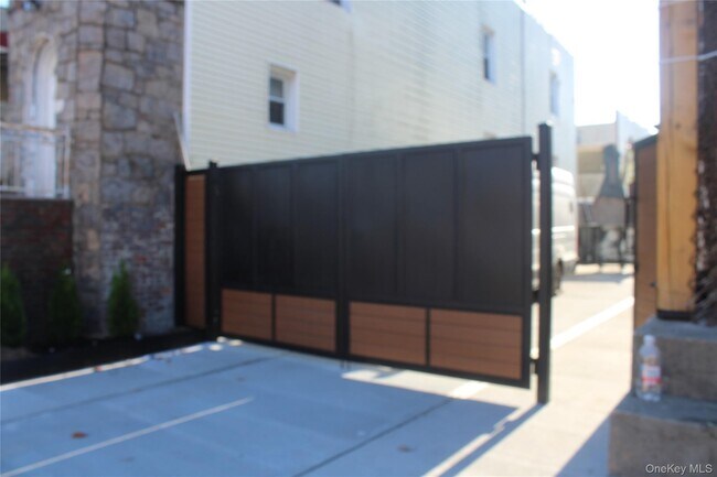 Building Photo - 816 Barbey St