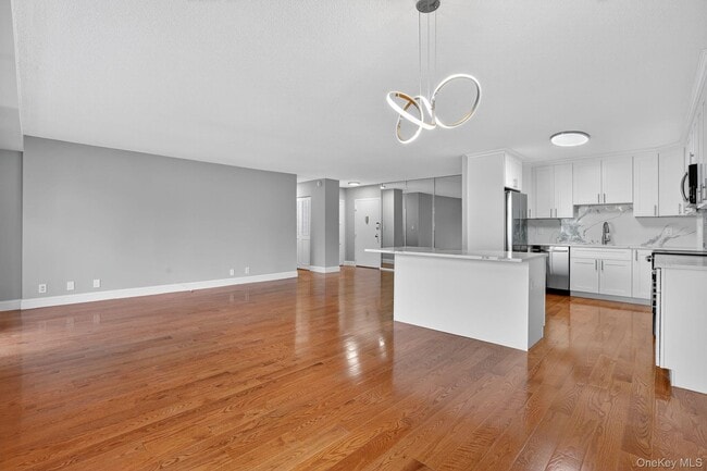 Building Photo - 15 Stewart Pl