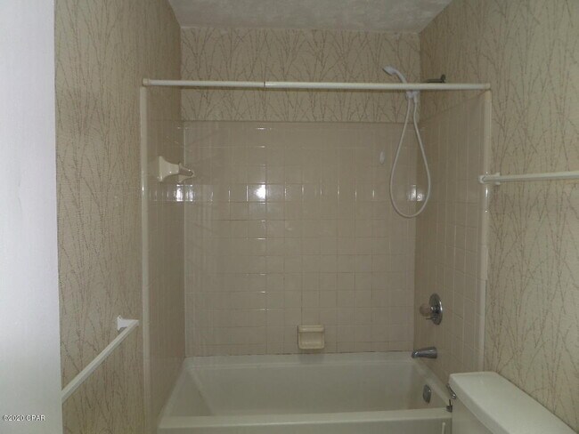 Building Photo - 3727 Greentree Pl