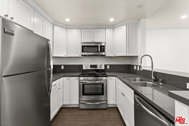 Building Photo - 6212 Fulton Ave