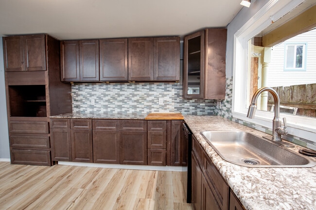 Building Photo - 399 S Division St