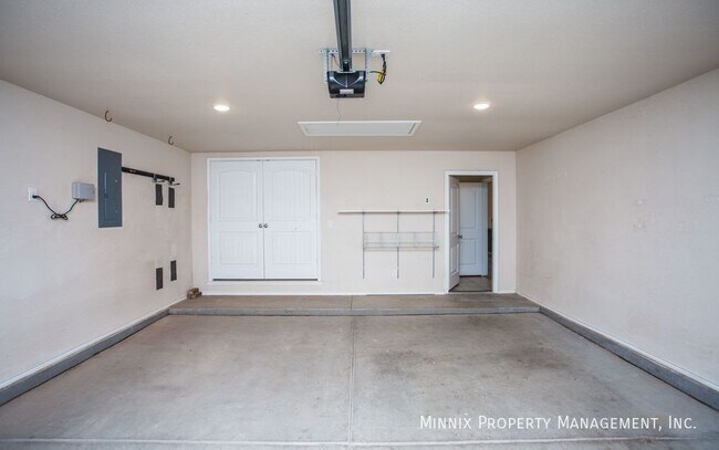 Building Photo - 14211 Vernon Ave