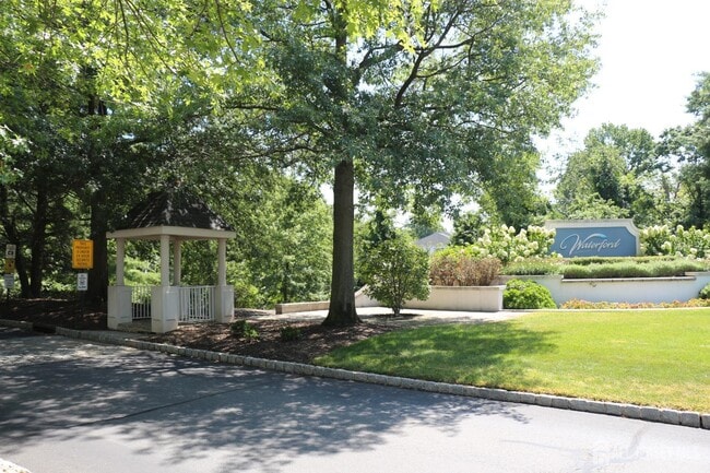 Building Photo - 732 Waterford Dr