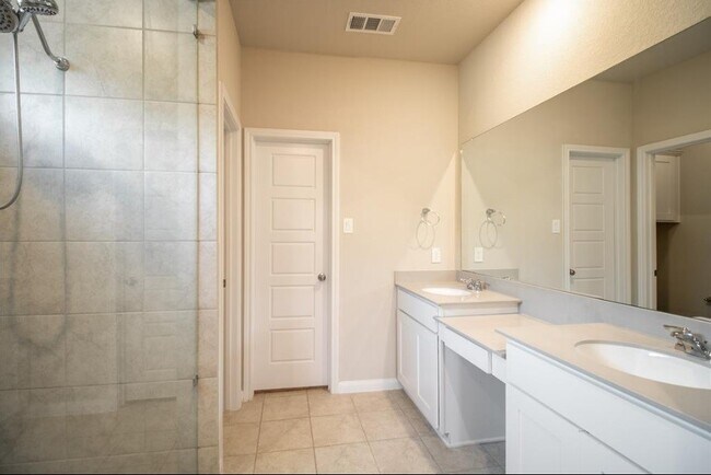 Building Photo - 21449 Kings Guild Ln