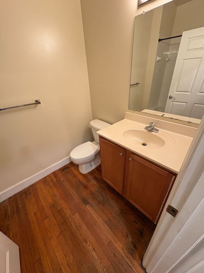 Building Photo - 525 E Grace St