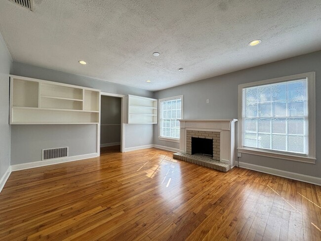 Building Photo - 823 W. Fifth Street