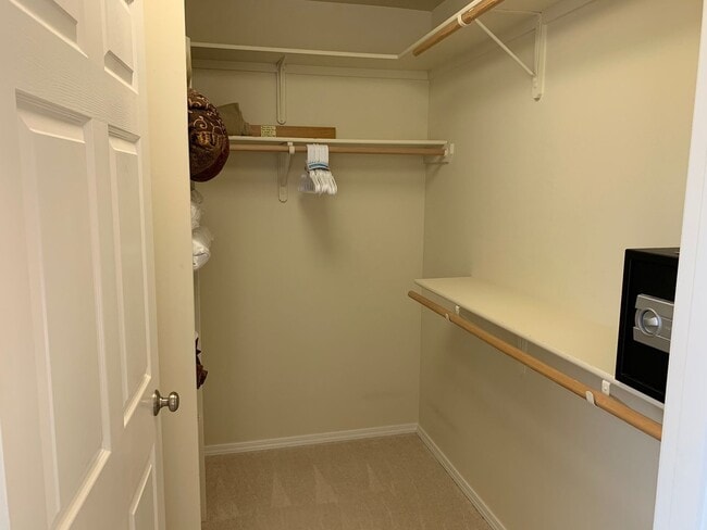 Building Photo - 11351 Discovery View Dr