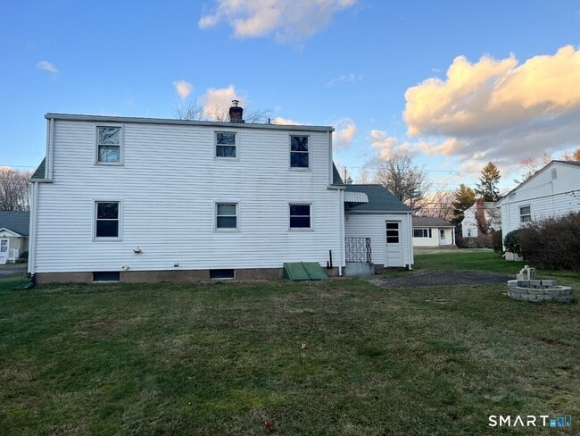 Building Photo - 23 Pinewood Rd