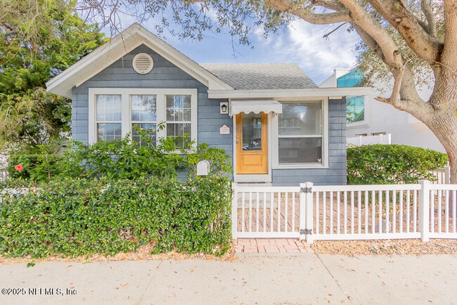 Primary Photo - 214 Hopkins St