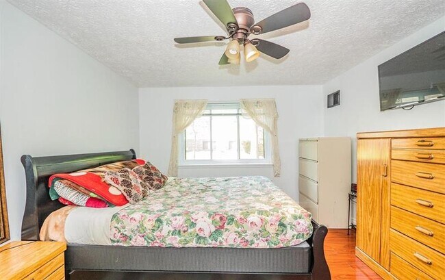 Building Photo - Very spacious beautiful 2bedroom Condo