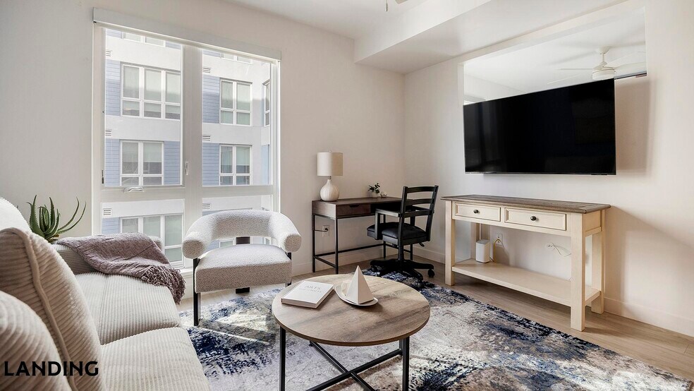 Building Photo - 707 S Farmer Ave