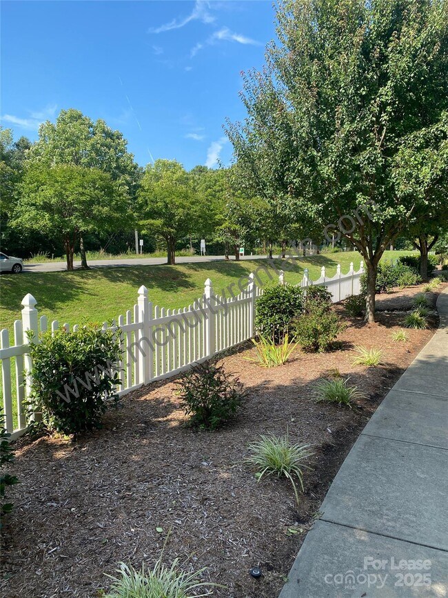 Building Photo - 4221 Courtly Ln