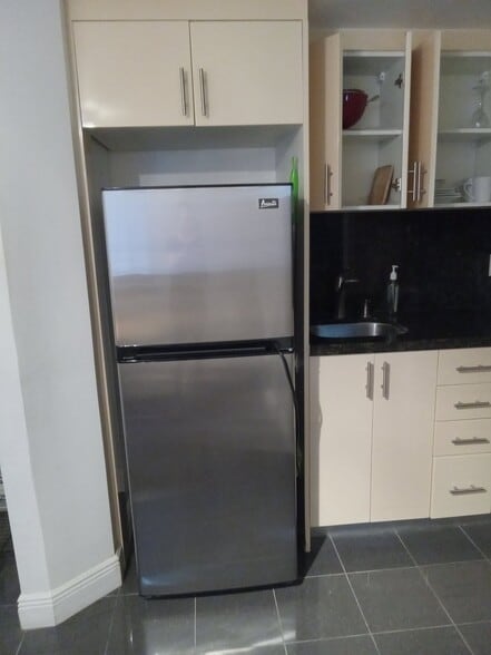 Building Photo - 1001 NE 88th St