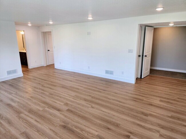 Building Photo - 1603 Red Cedar Ln