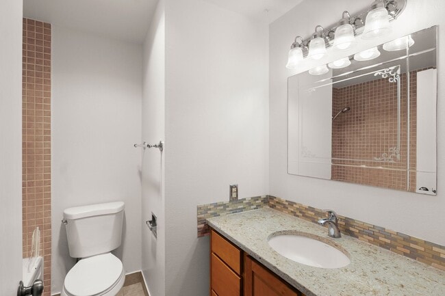 Building Photo - Updated 3Bed/2Bath single story ranch