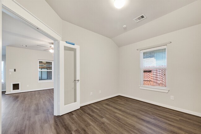 Building Photo - 12322 Sabine Point Dr