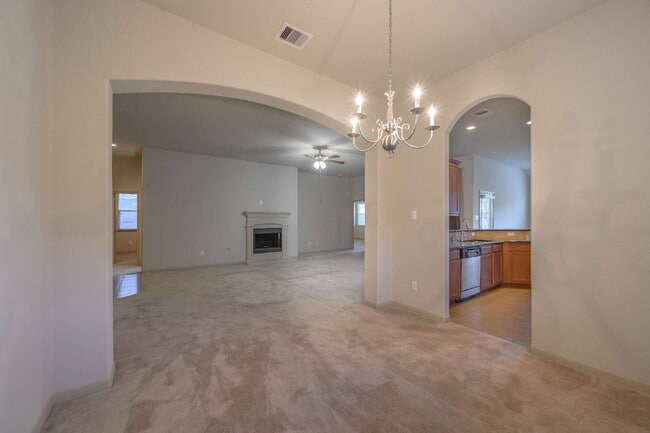 Building Photo - Charming home in Pearland!