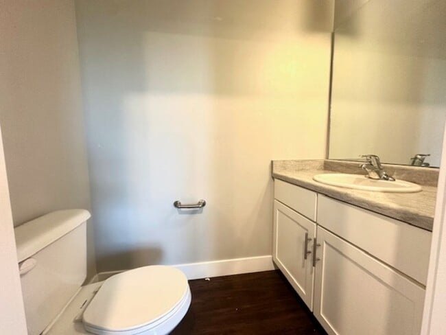 Building Photo - 385 480 W