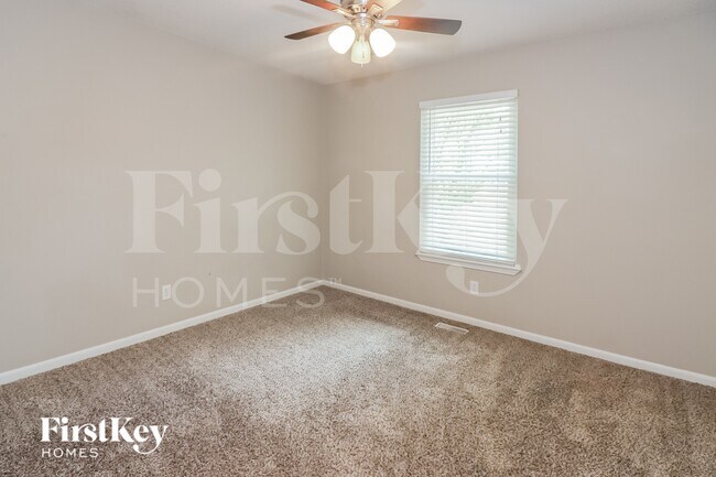 Building Photo - 909 Minnie Ave