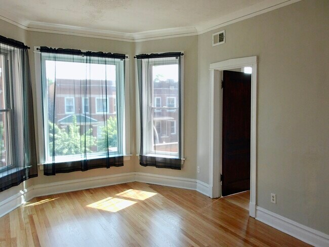 Building Photo - 3918 W Van Buren St