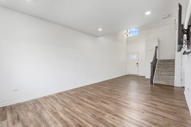 Building Photo - 15121 Quincy Cir