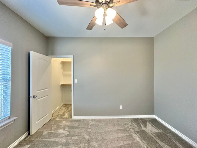 Building Photo - 6213 Villa Rosa Way