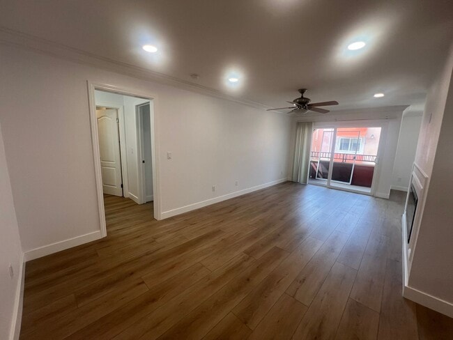 Building Photo - 1 Bedroom Condo in North Pacific Beach!
