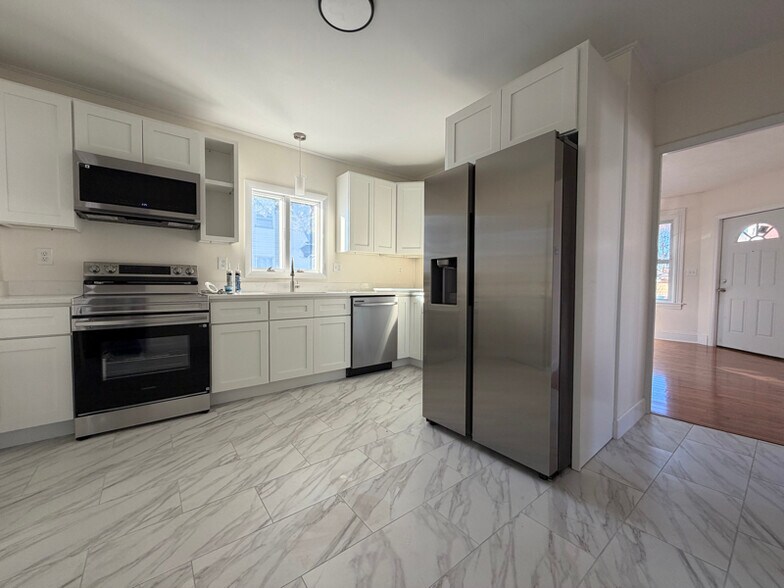 Building Photo - 12 Winthrop St