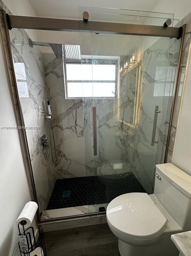 Building Photo - 2219 Polk St