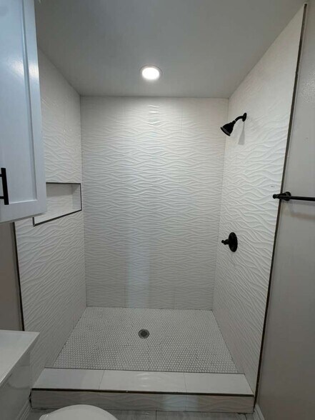 Building Photo - 3125 E 22nd St