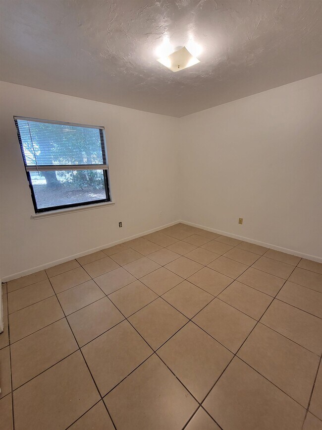 Building Photo - 5392 Dawn Ct