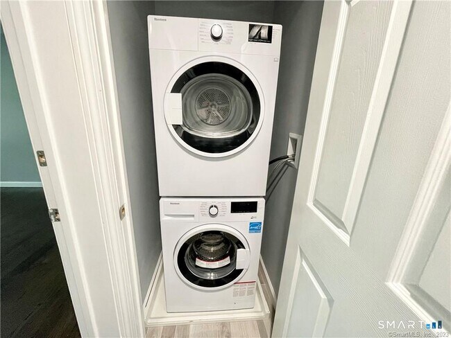 Building Photo - 35 Seaside Ave