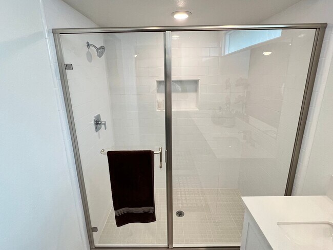 Building Photo - Upscale Living 2 Bed 2 Bath Condo in Anahe...