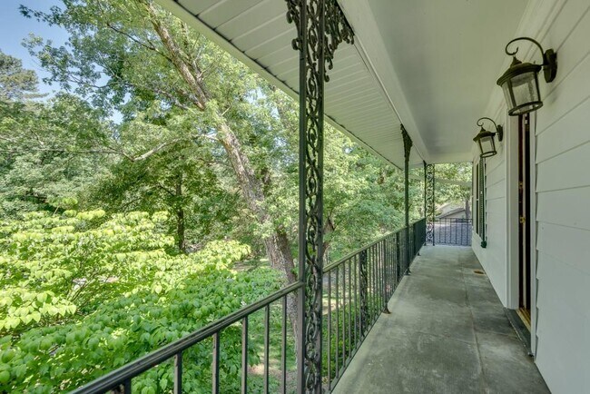Building Photo - 2663 Rangewood Dr NE